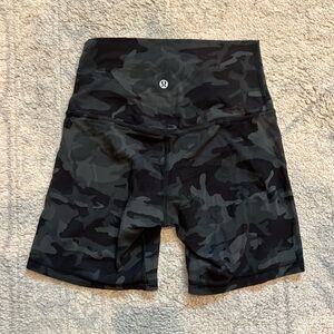 Lululemonn 6” align biker short sz 2!